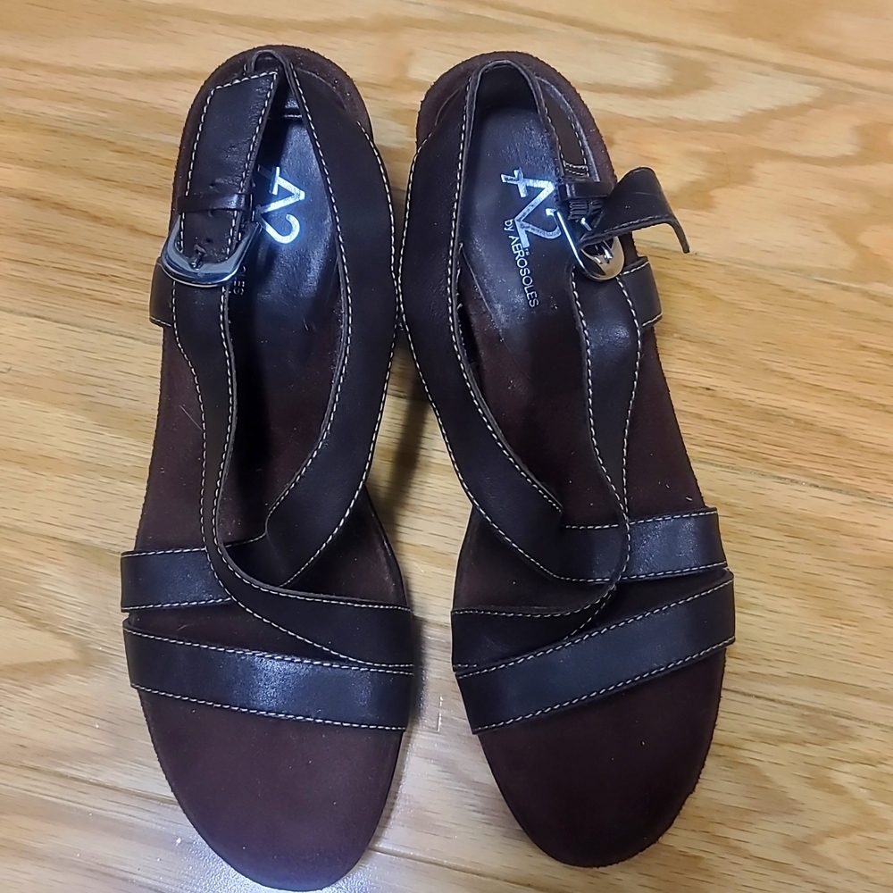 A2 by aerosoles size 9 heals, sandles, brown, no tags, never worn